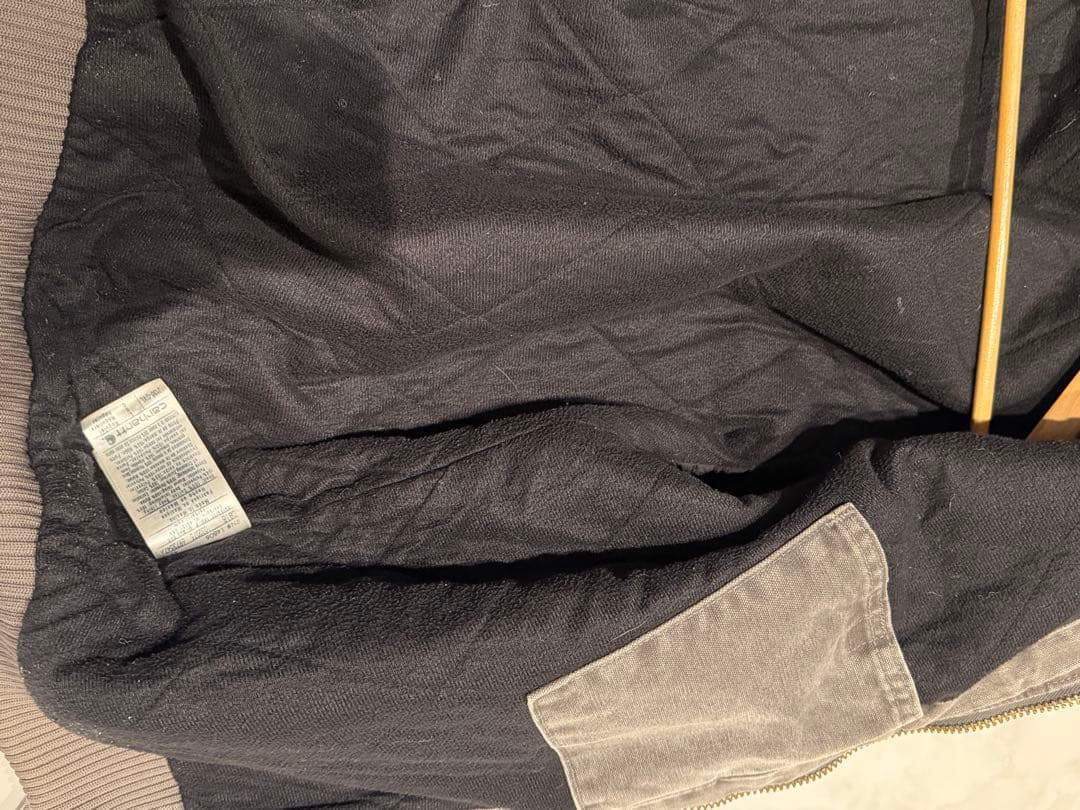 Carhartt 00sアクティブジャケット ブラック フェード グレー 短丈