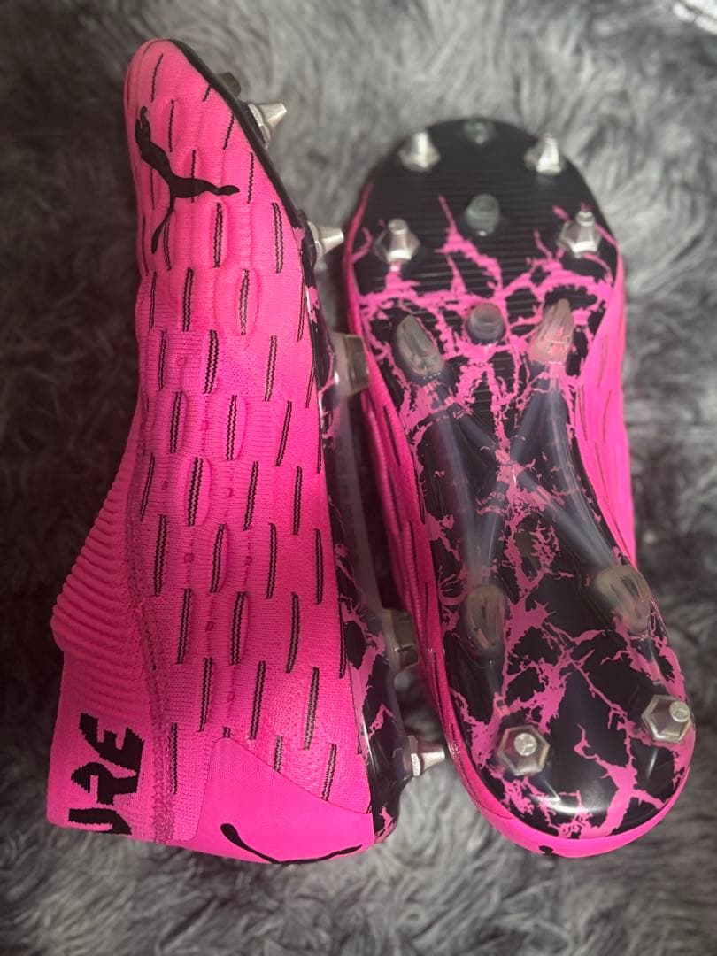 一日限定値下げ　Puma Future サッカーシューズ ピンク