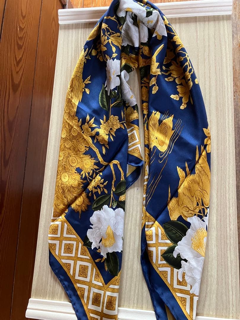最終価格！【新品・未使用】グッチ　GUCCI イタリア製シルクスカーフ