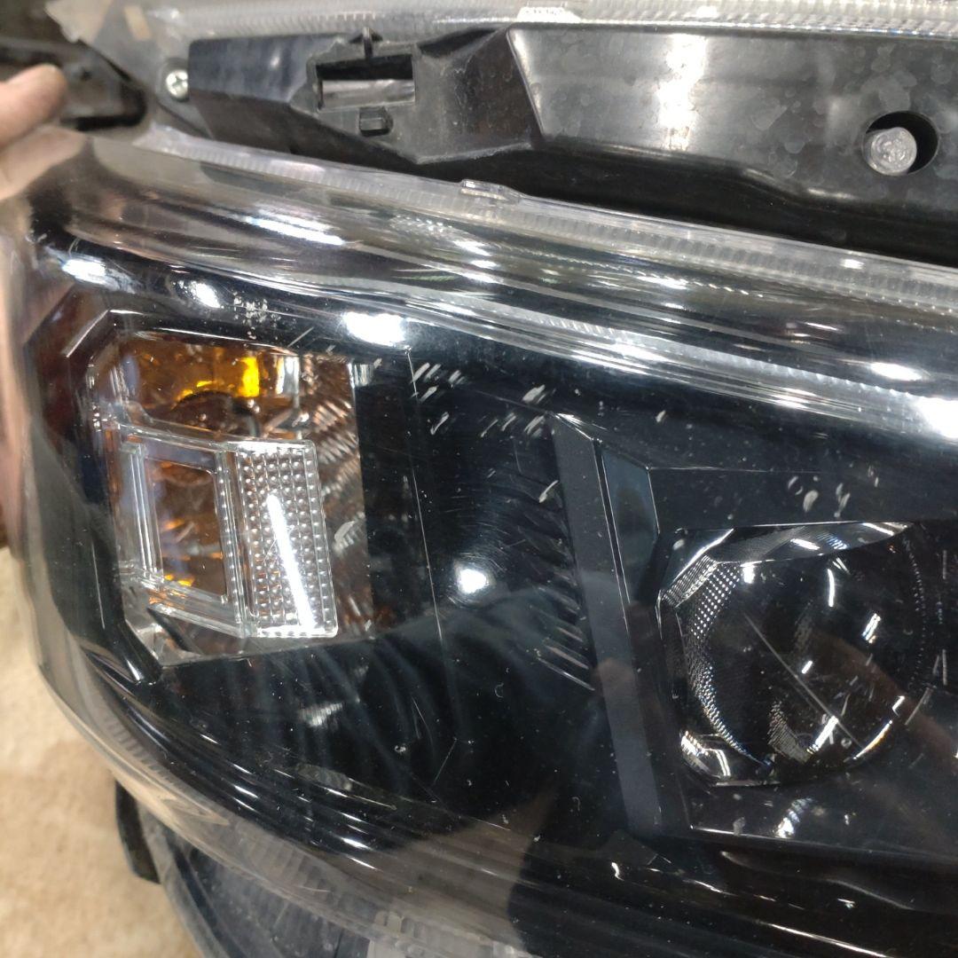ヴォクシー　80系　LED ヘッドライト 右側用