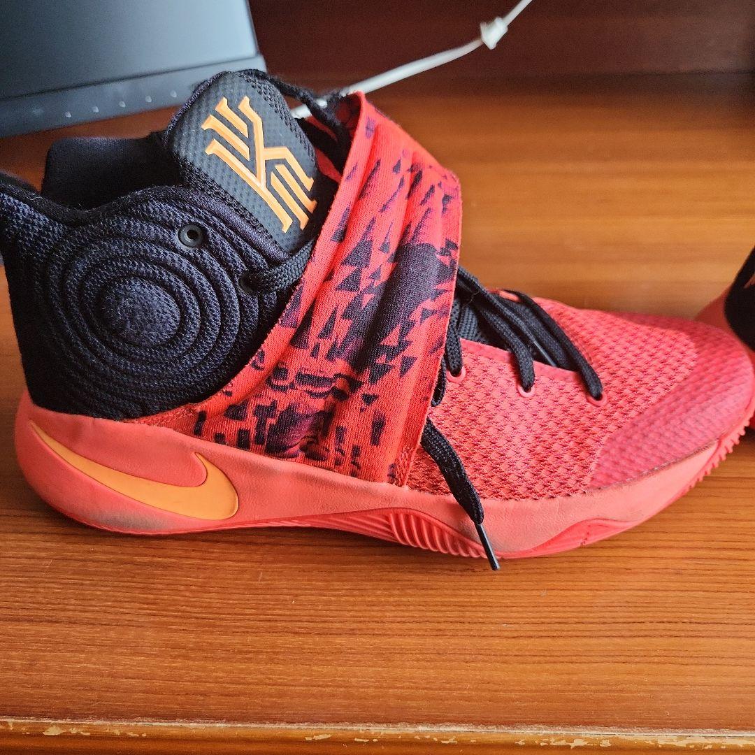Nike Kyrie 2レッド/ブラック シューズ(男性用)