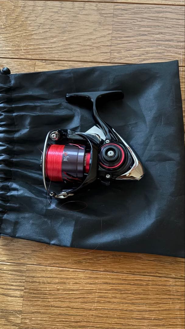Daiwa LT1000S-P リール 黒/赤 収納袋付き