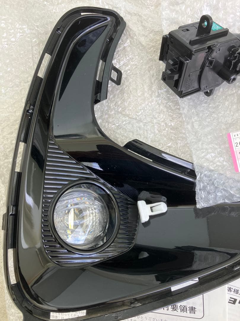 ヤリス　純正　LED フォグランプ　MXPA10 オプション　スイッチ付き