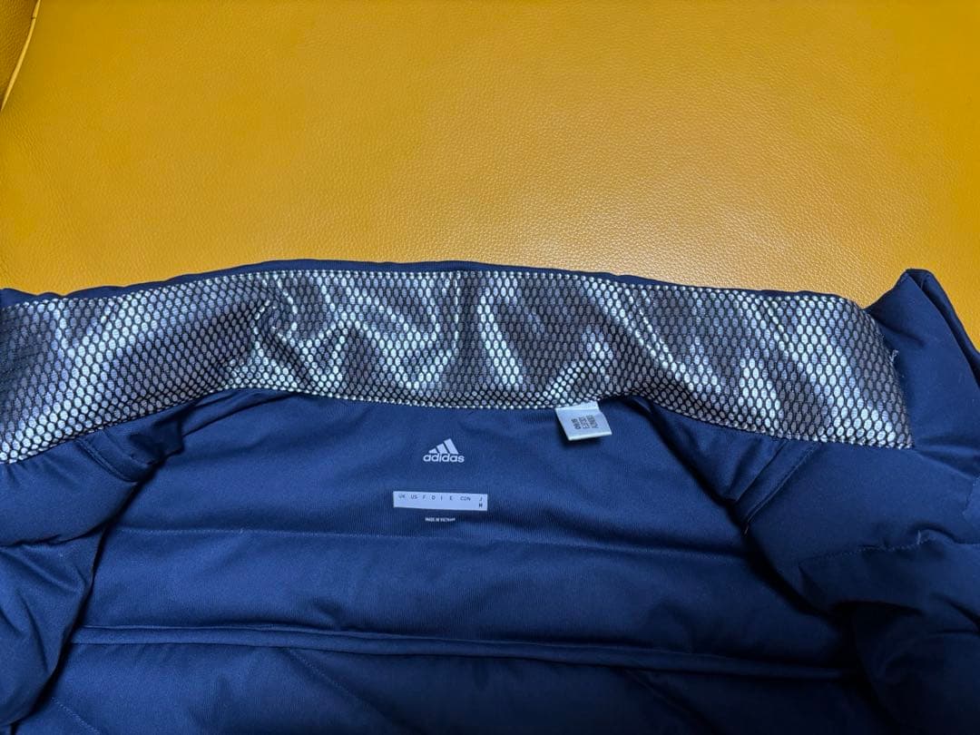 adidas ダウンジャケット　ゴルフ