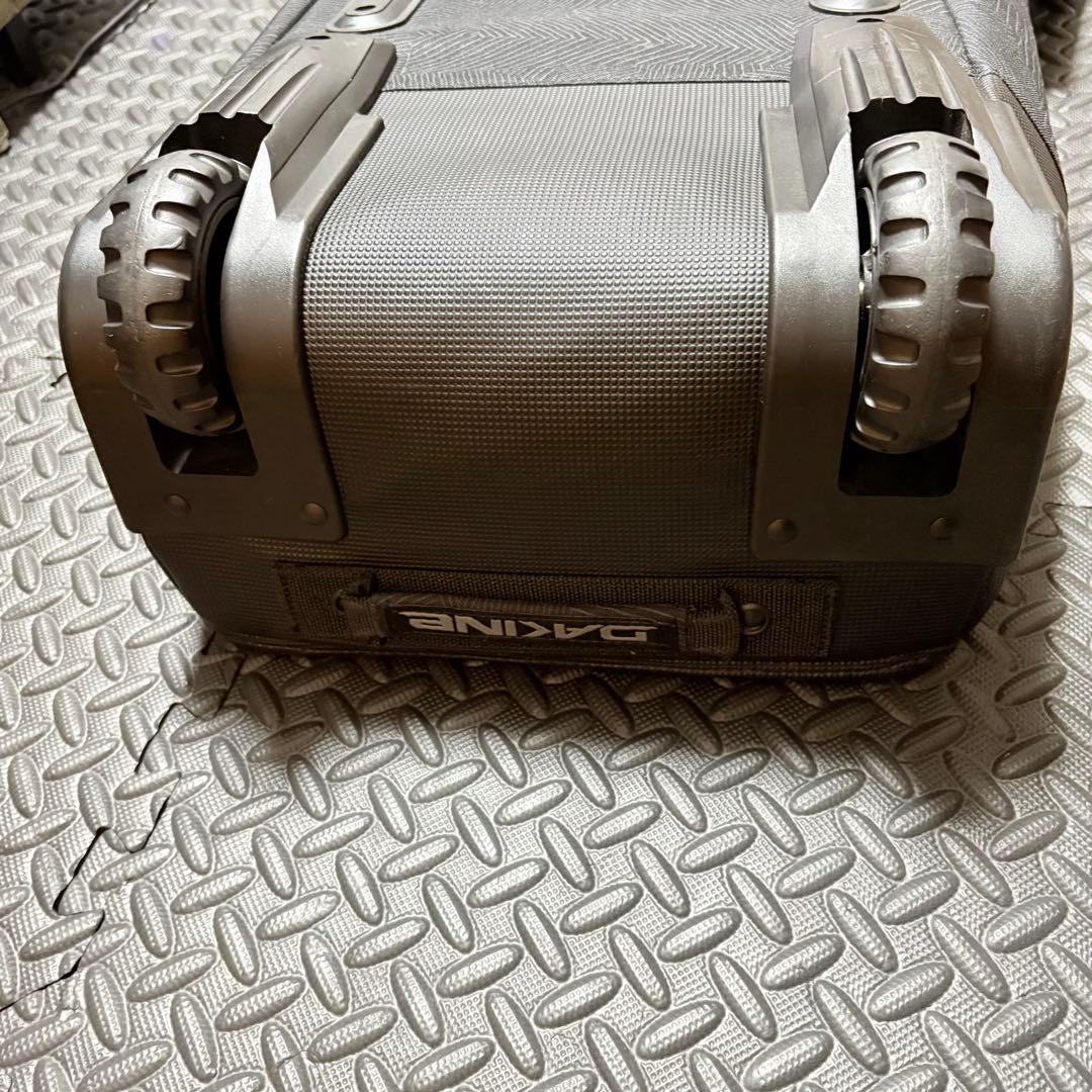 DAKINE スノーボードバッグ 157 シューズケース付き　キャリーケース