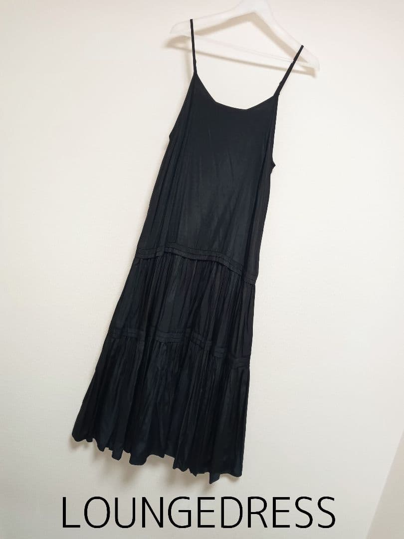 LOUNGEDRESS 名品ワンピ 手洗い可能 サテンティアードキャミワンピース