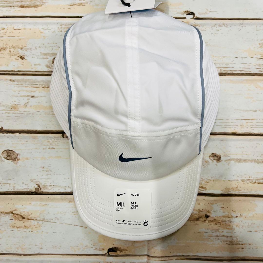 ナイキ　ランニングキャップ　白　M/L 新品