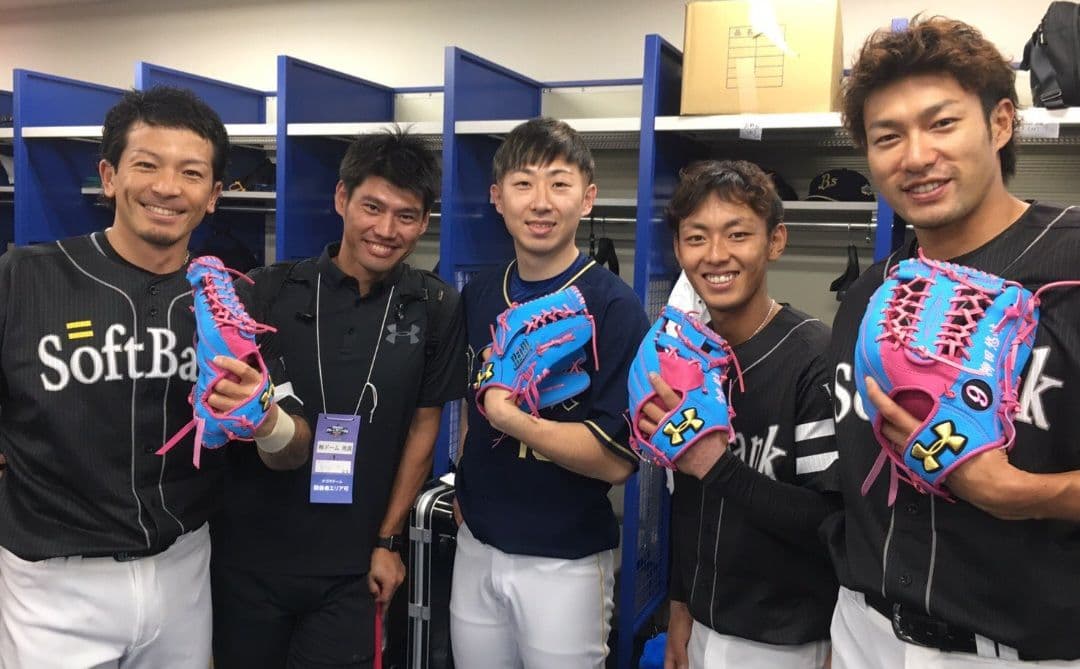 UNDER ARMOUR　アンダーアーマー　 軟式　グローブ ブルー　ピンク