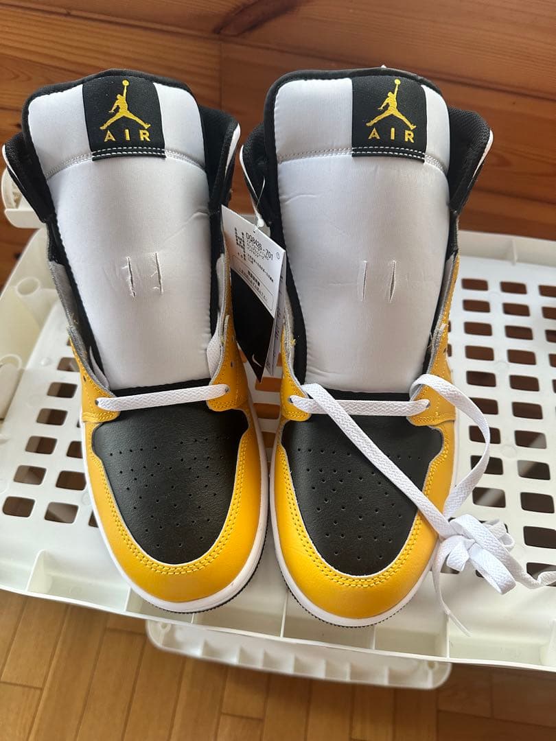 Nike Air Jordan 1 mid ブラック/イエロー