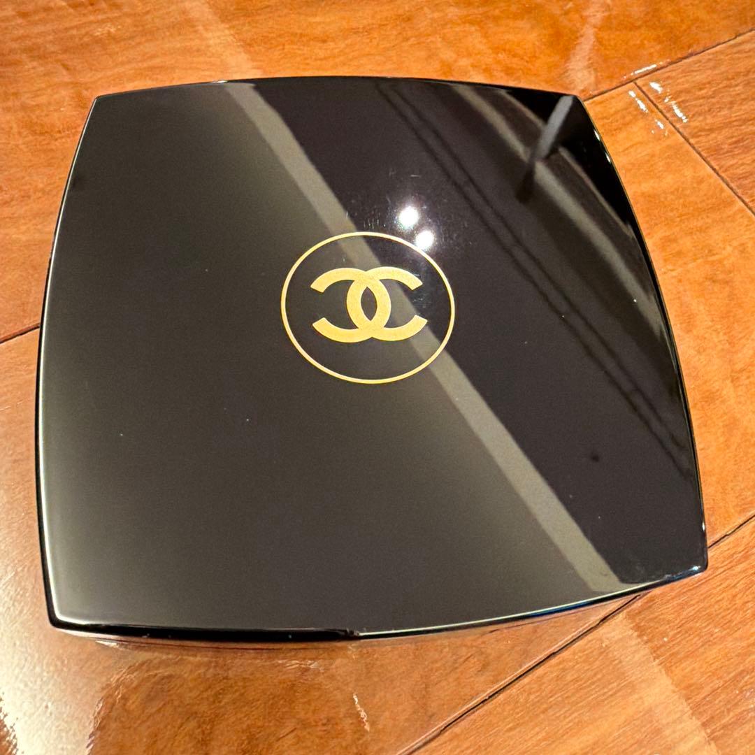 CHANELパレット　エンチャンテッドナイト