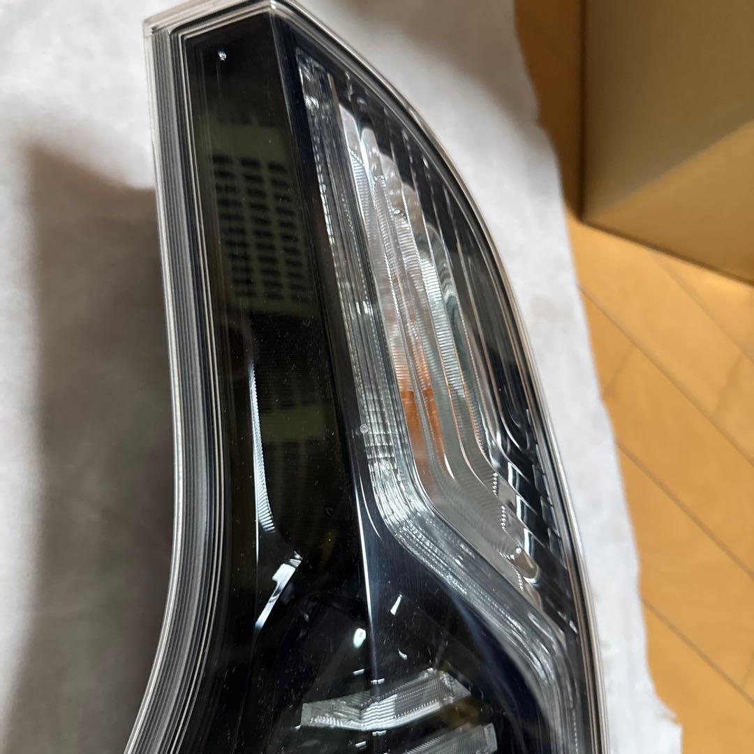 日産c27 セレナテールランプ左LED 美品