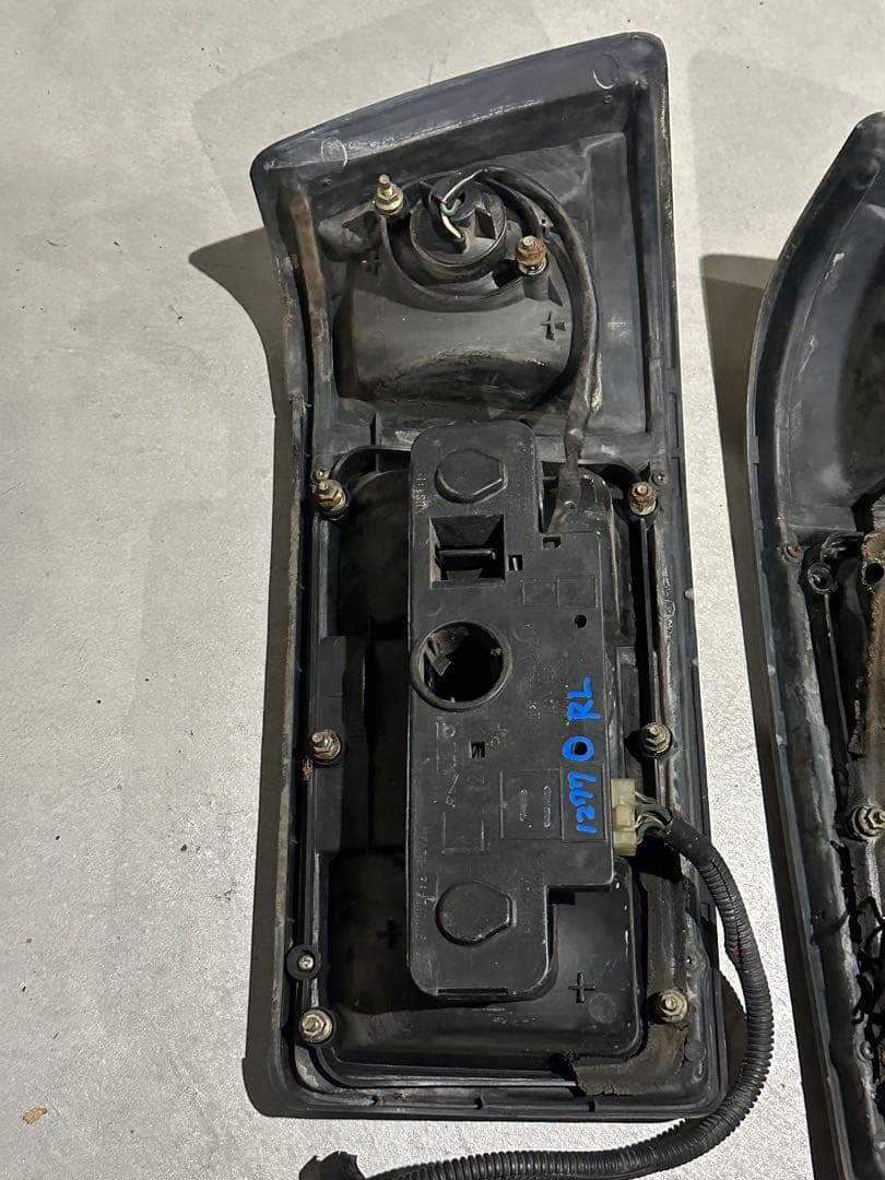 AE86 2ドア　前期テール左右セット　ハーネス付