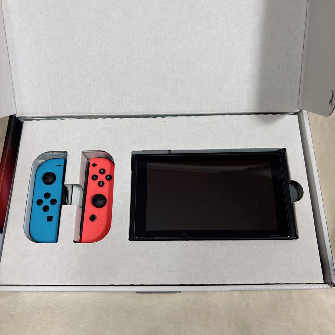 Nintendo Switch 本体　ネオンブルー／ネオンレッド