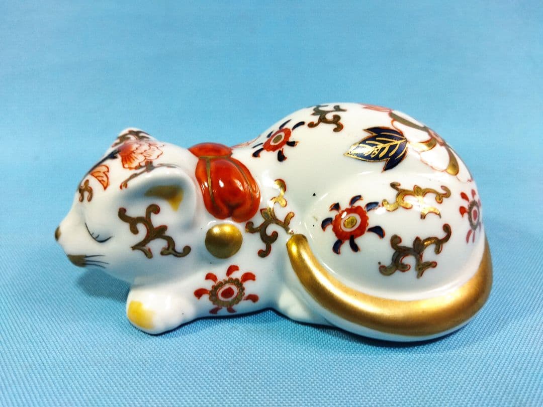 伊万里　眠り猫　置物　インテリア　工芸品 陶器　レトロ