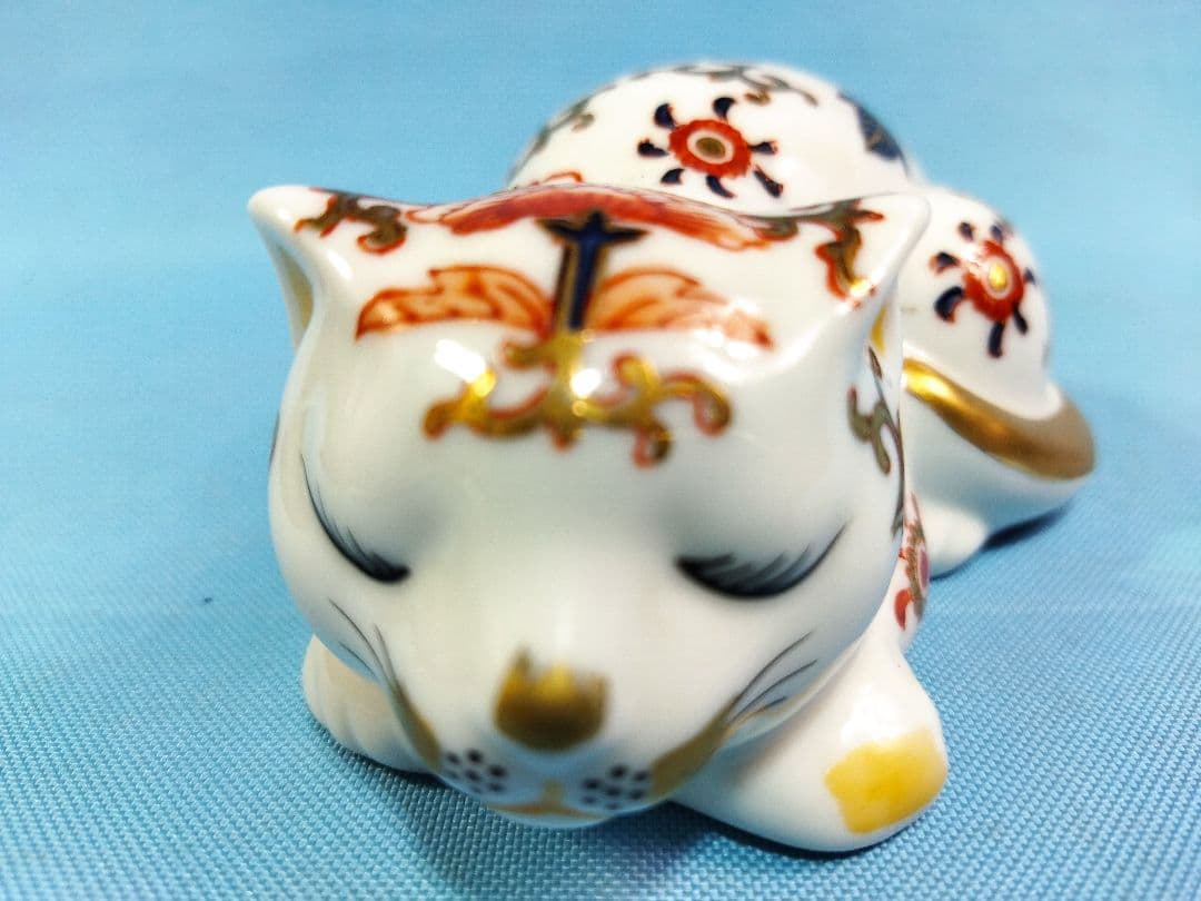 伊万里　眠り猫　置物　インテリア　工芸品 陶器　レトロ