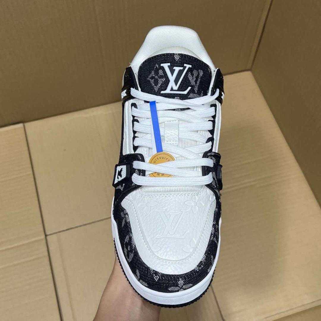Louis Vuitton モノグラム スニーカー 25CM