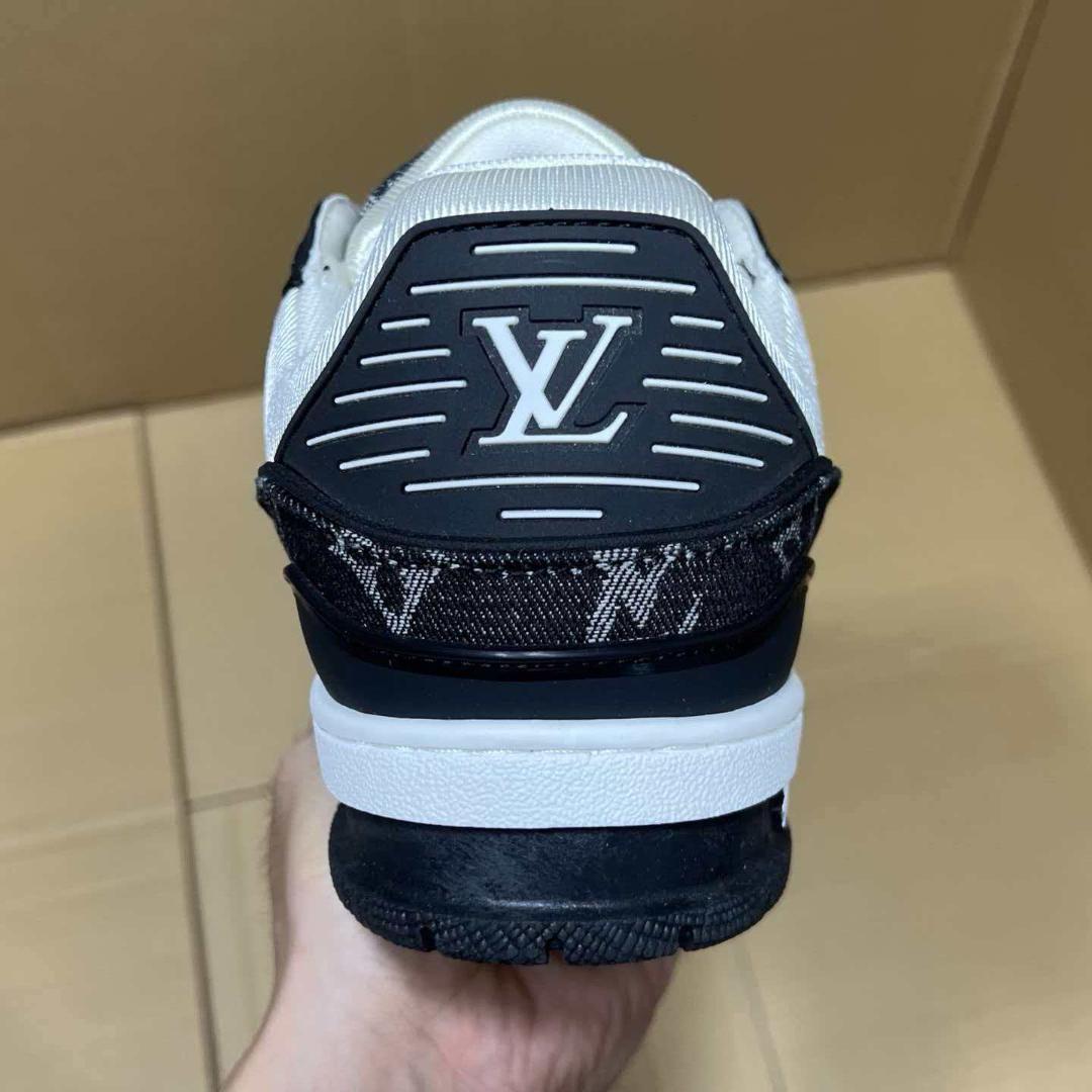 Louis Vuitton モノグラム スニーカー 25CM
