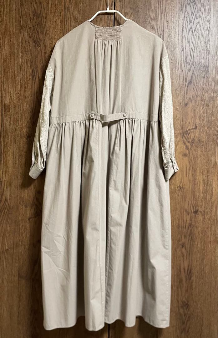 雨のリュウグウ　ワンピース“波の鼓“ ベージュブラウン　Tandey