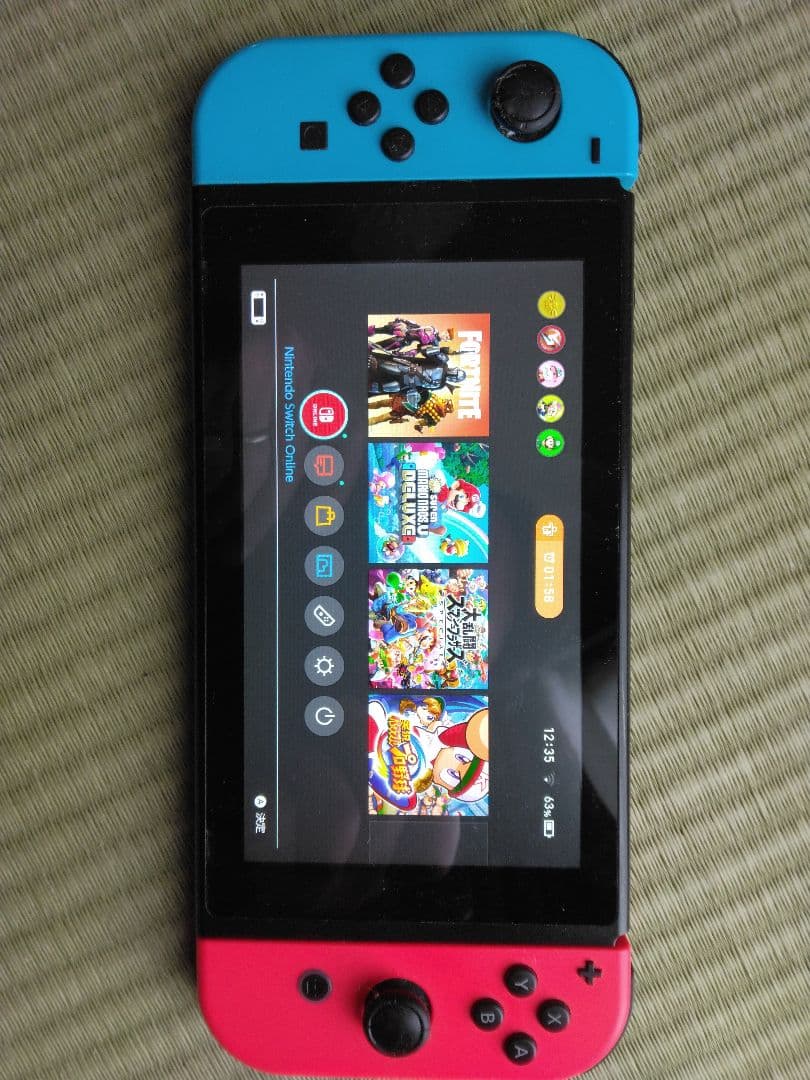 Nintendo Switch スイッチ本体とジョイコン