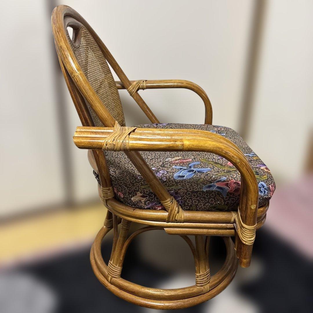 ラタン製 花柄クッション 回転式座椅子