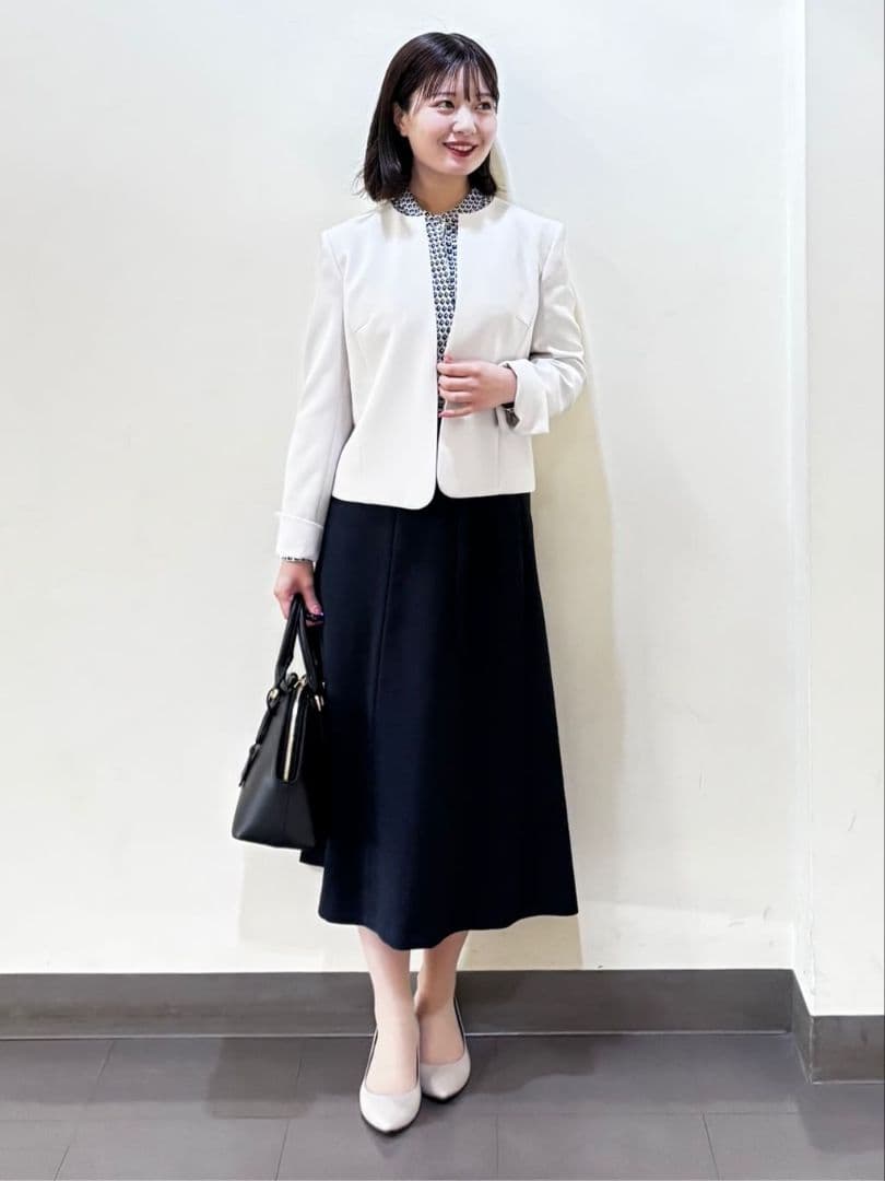 美品希少大きいサイズ48 アンタイトル　スクエア柄ラッフルブラウス