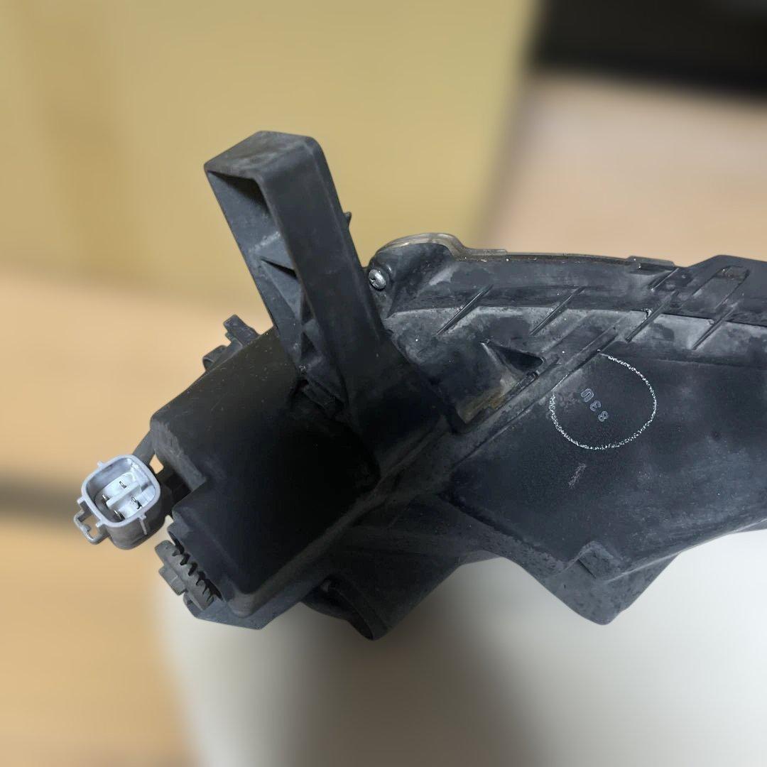 10系レクサスNX300左中古フォグランプ81220-78020