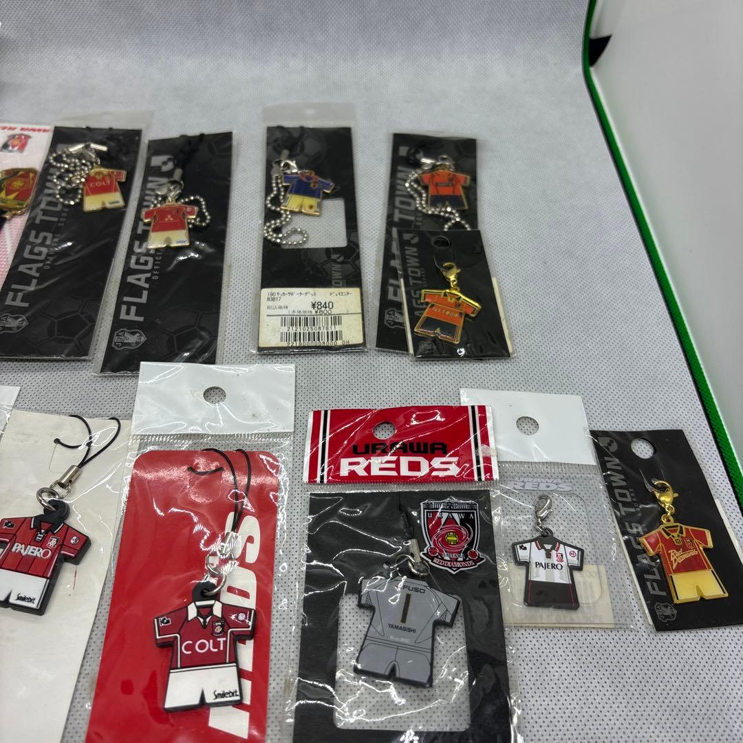 浦和レッズ 応援グッズ ストラップ パスポートケース テッシュケース　貯金箱等