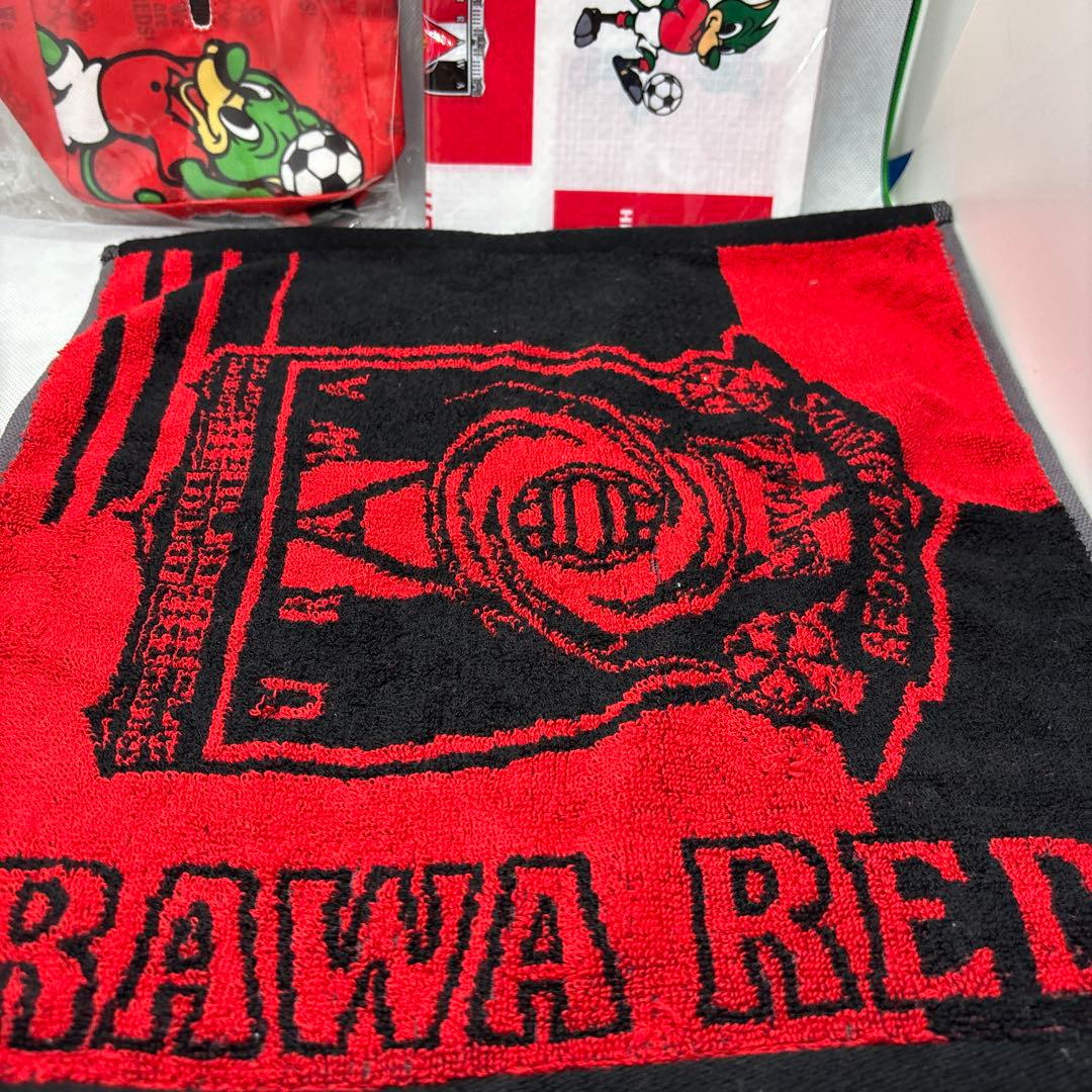 浦和レッズ 応援グッズ ストラップ パスポートケース テッシュケース　貯金箱等
