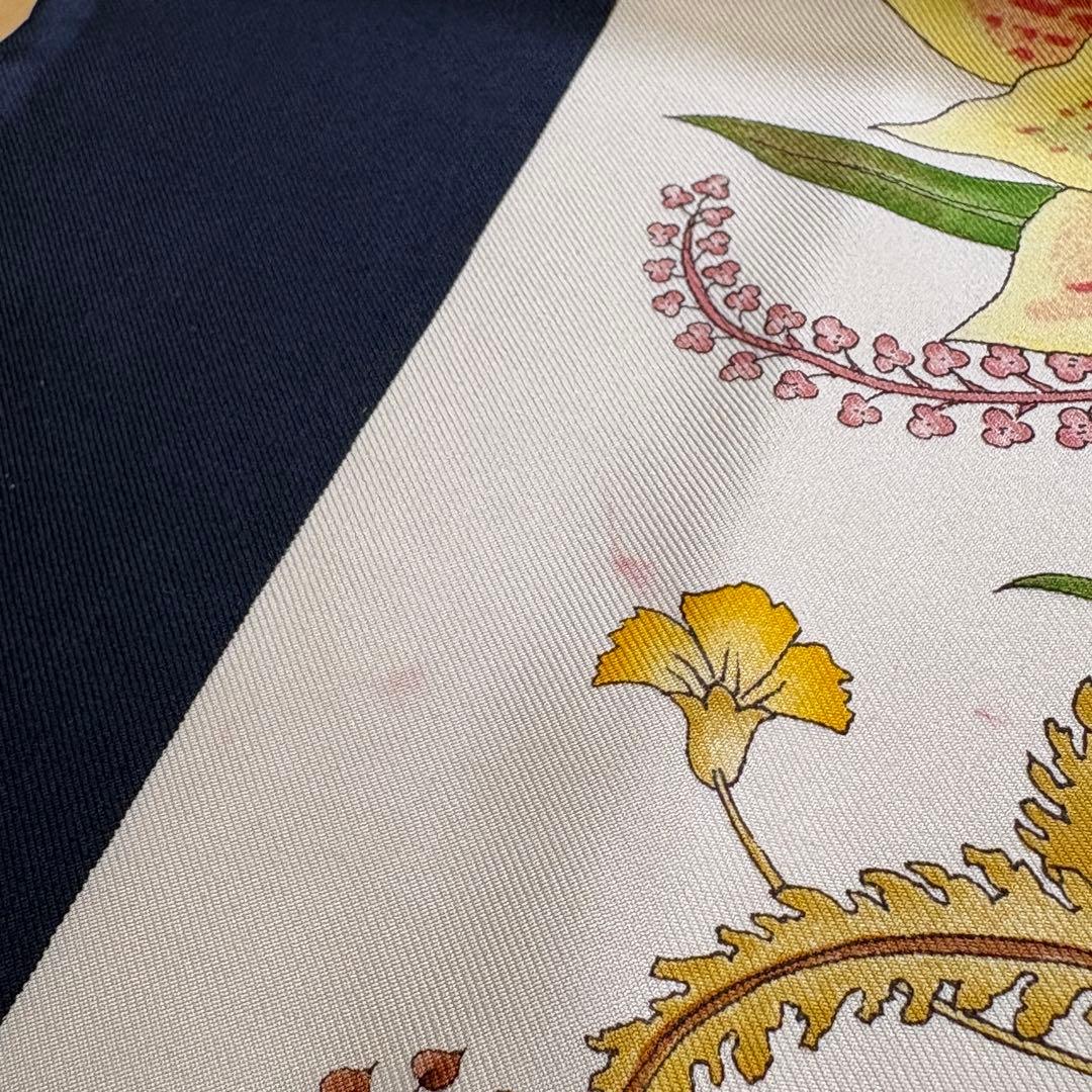 GUCCI グッチ　スカーフ　花柄　ボタニカル　ふちネイビー　no.46