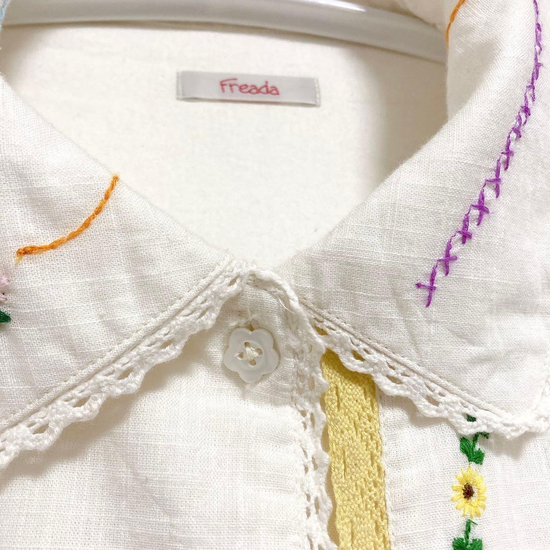 2025✨ Freada　アンブレラヨーク刺繍シャツジャケット　F　花柄　白