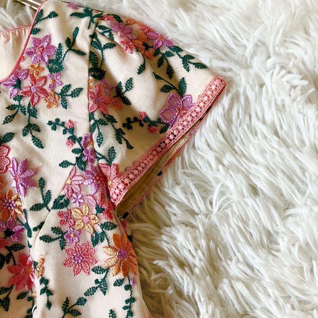 極美品✨トッカ　花柄　刺繍ワンピース サザンクロス　フレア　ピンクベージュ