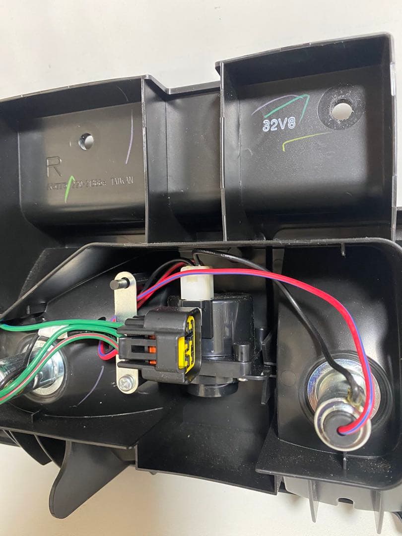 いすゞ左右セット24V トラックテールランプ トラックのバックブザーあります