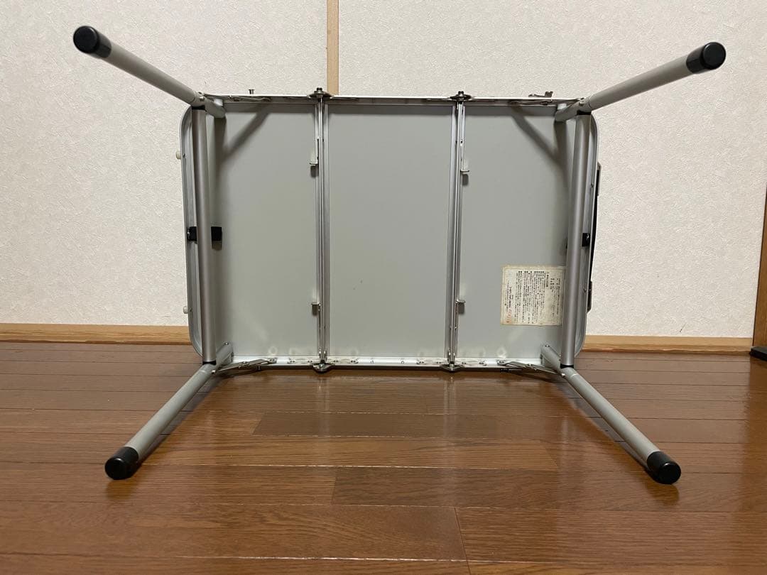 Coleman 三折テーブルCompact Tri-Folding Table
