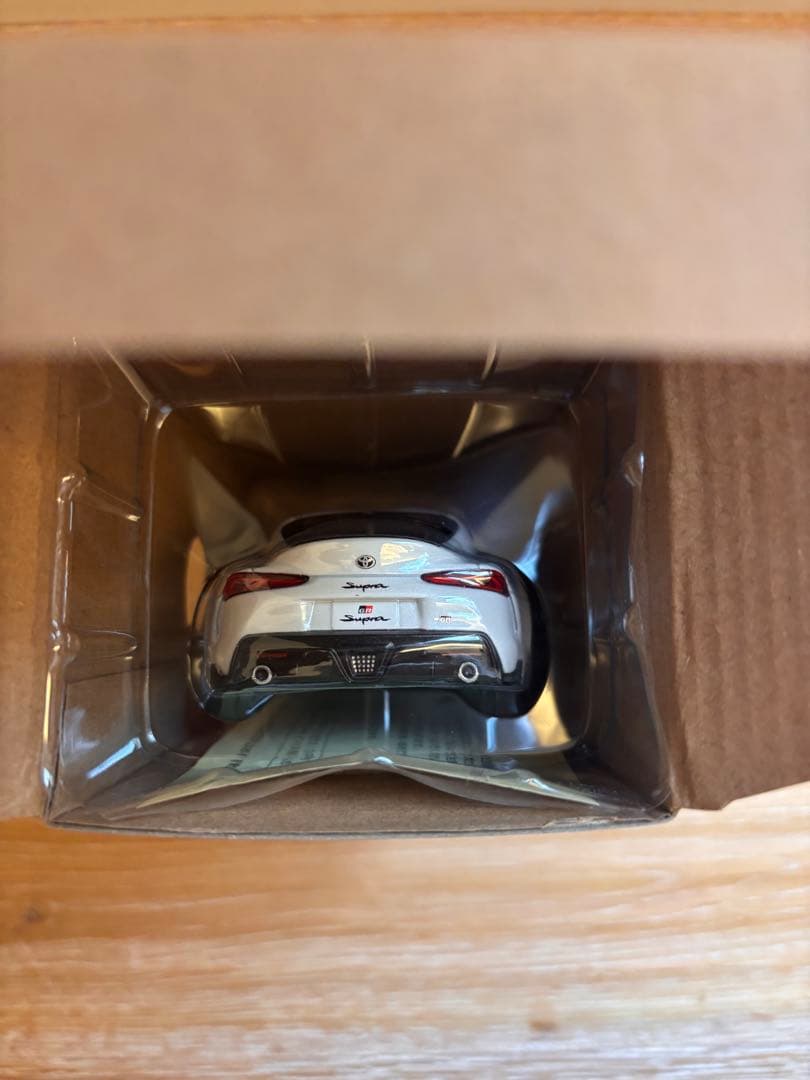 GR Supra ミニカー　新品未使用D01 ホワイトメタリック　1/30色見本