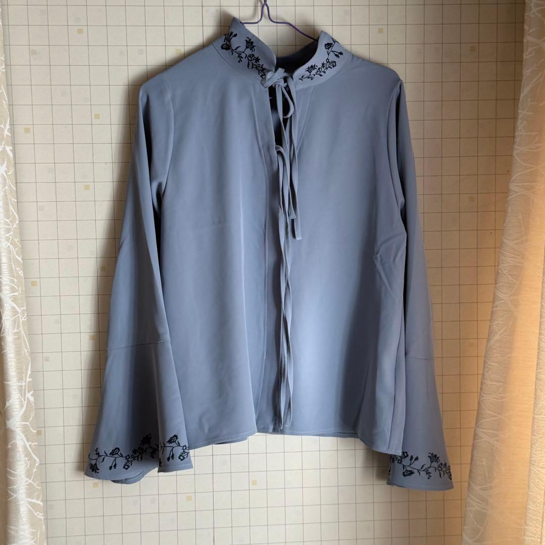 刺繍付き　2WAYフラワーシシュウブラウス(HARE)