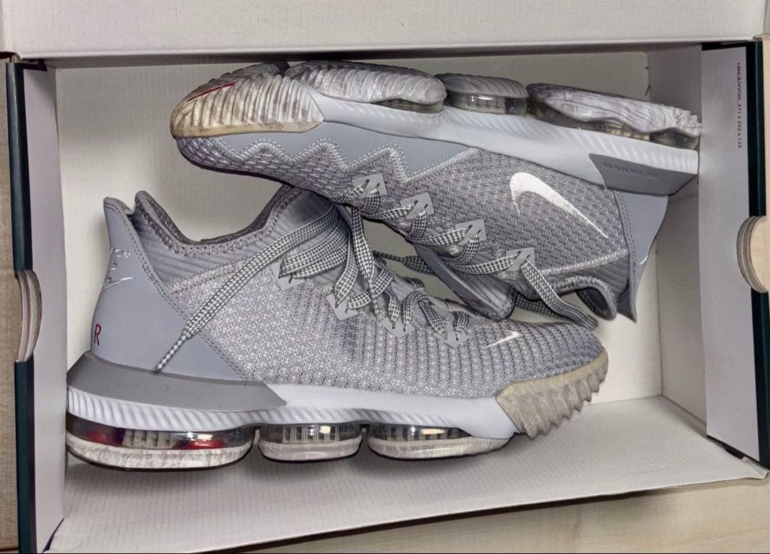 【未使用】NIKE LEBRON XVI LOW グレー 28cm