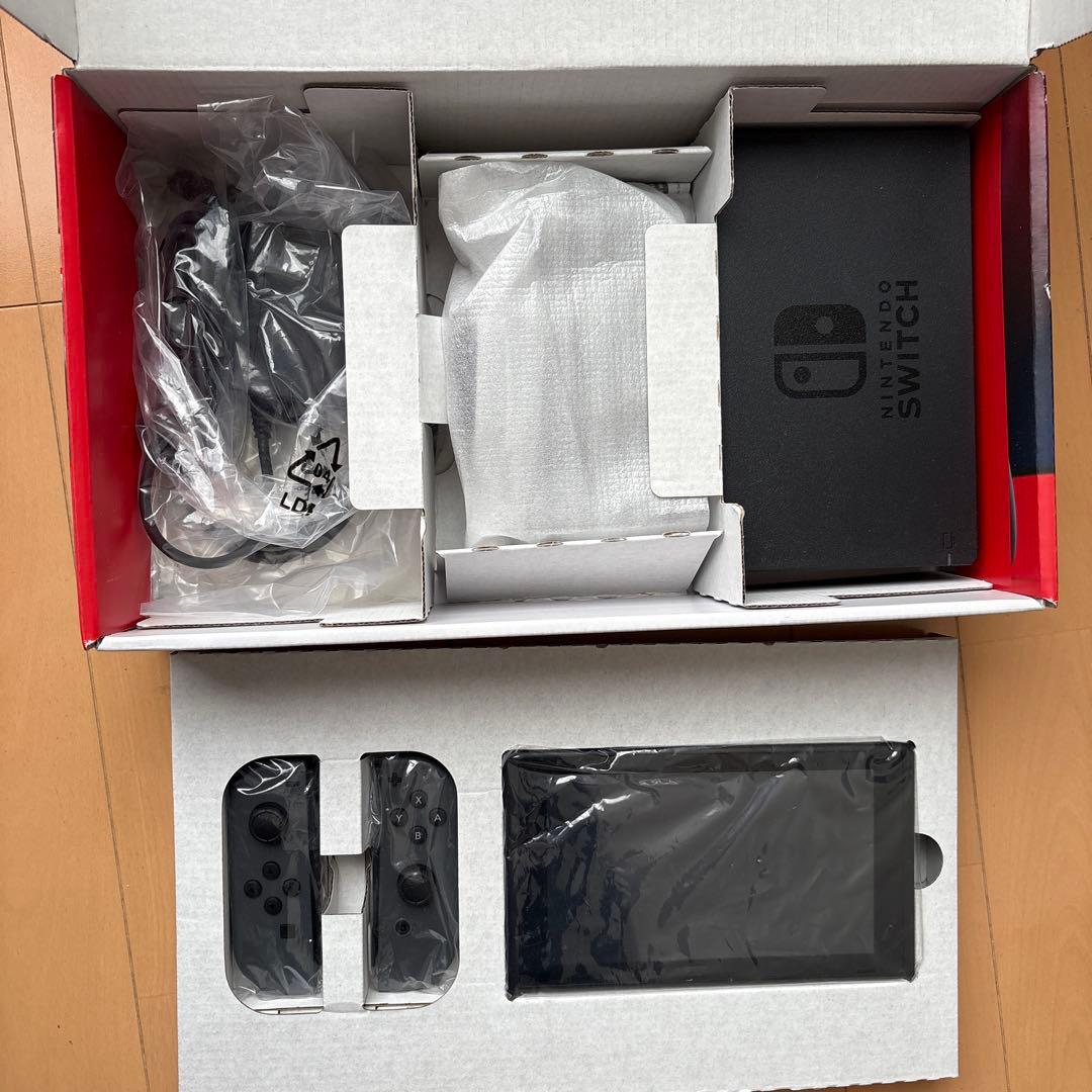 新品　任天堂Switch 本体　ジョイコン付　グレー