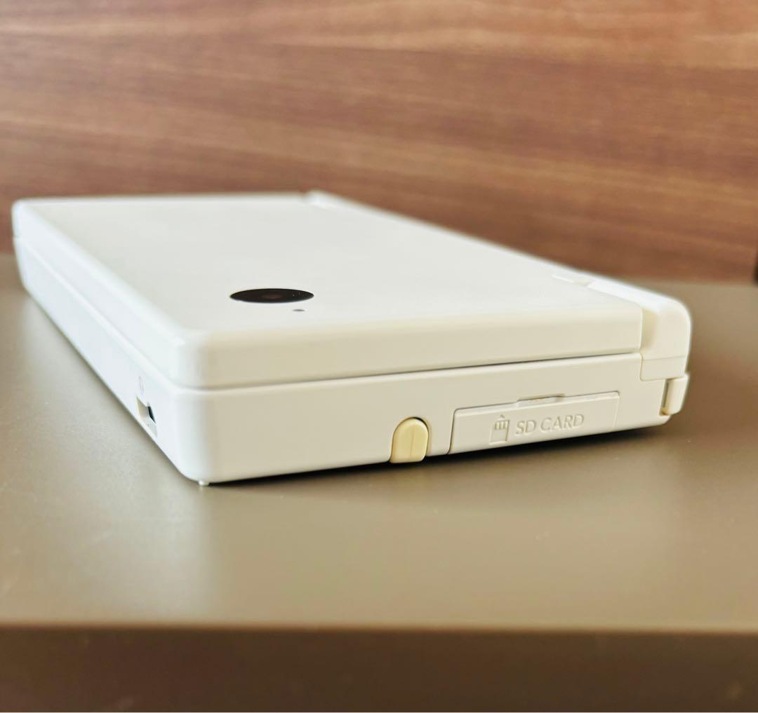ニンテンドーDSi ホワイト ほぼ未使用