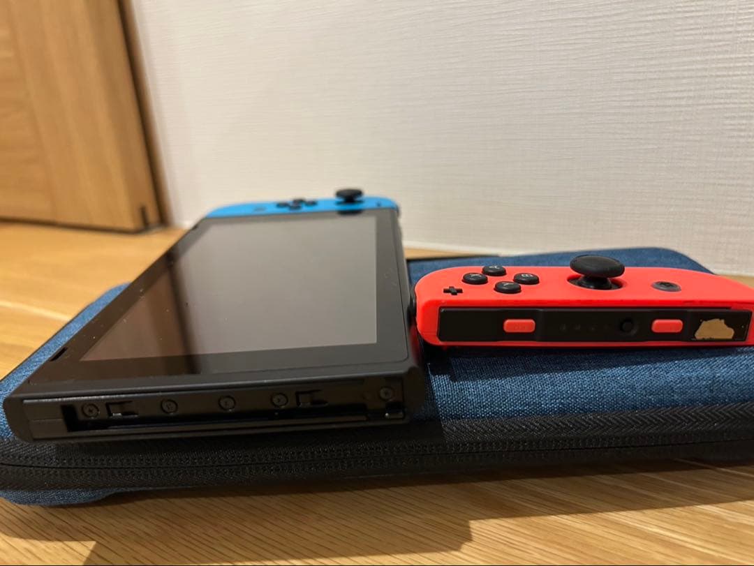 Nintendo Switch 本体　赤/青　専用ケース付き