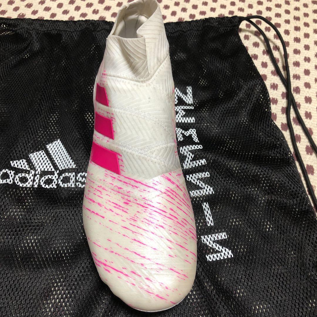サッカースパイク ネメシス紐なし28cm
