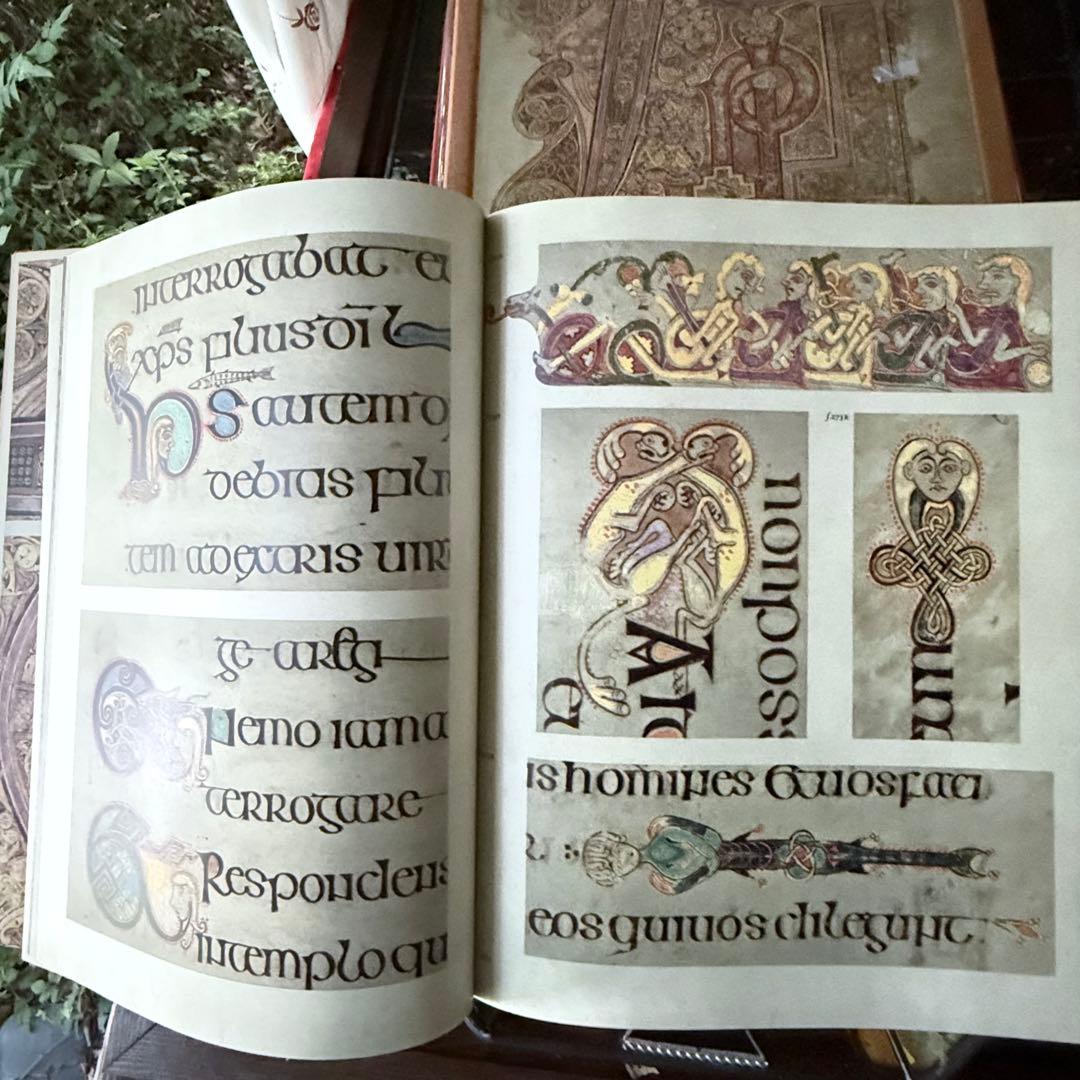 2182様感謝‼️至宝‼️世界で最も美しい本『ケルズの書』テムズ＆ハドソン社　洋書