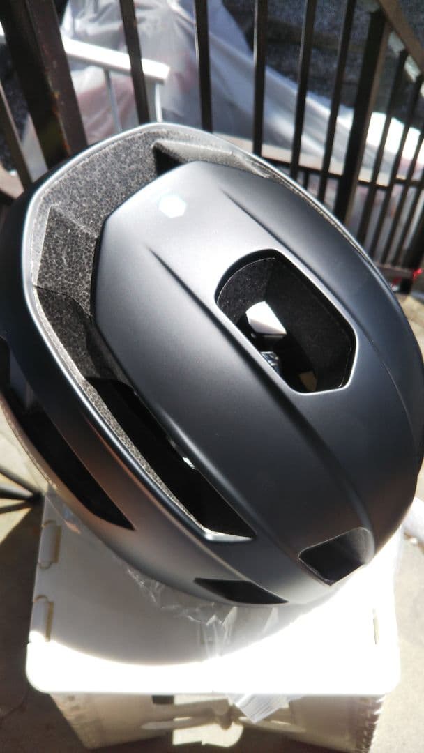 新品未使用 100% Altis グラベル ヘルメット Mサイズ  ブラック色