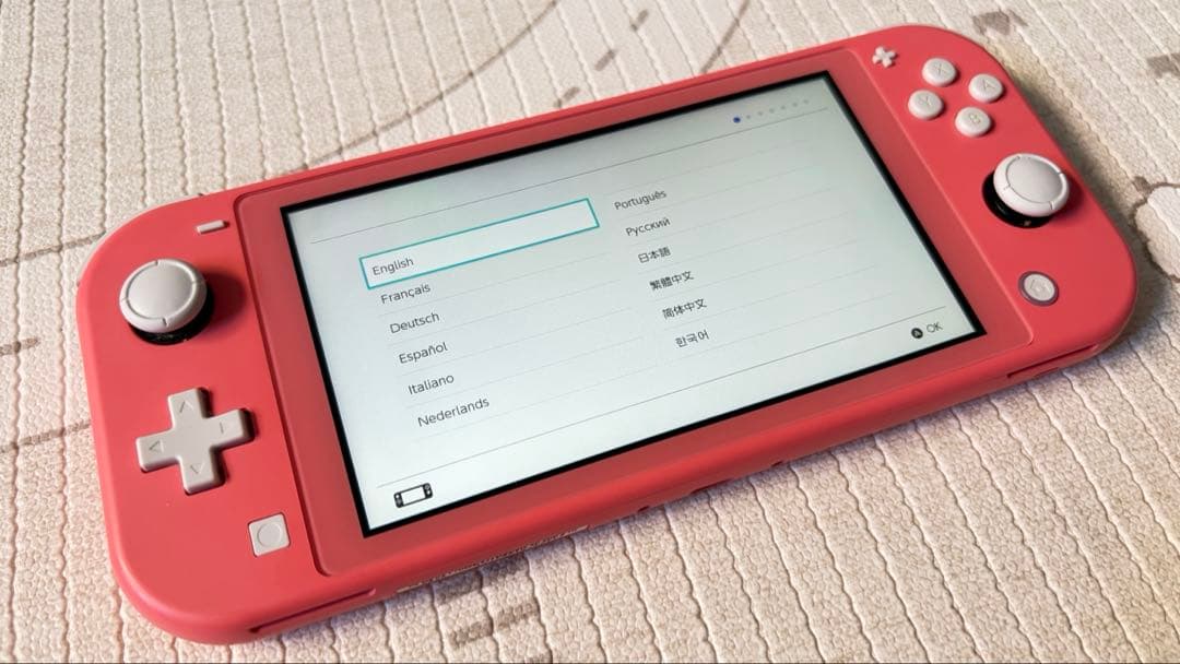 Nintendo Switch Lite コーラル 外箱あり 付属品あり　中古