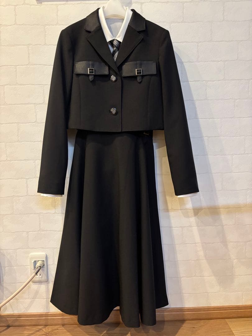 ELLE165cmブラック ジャケット、スカート、ブラウス、ネクタイ4点セット