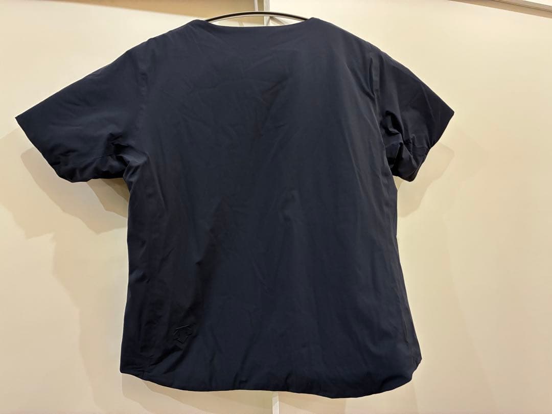 【新品未使用】DESCENTE ネイビー ハーブスリーブシャツ
