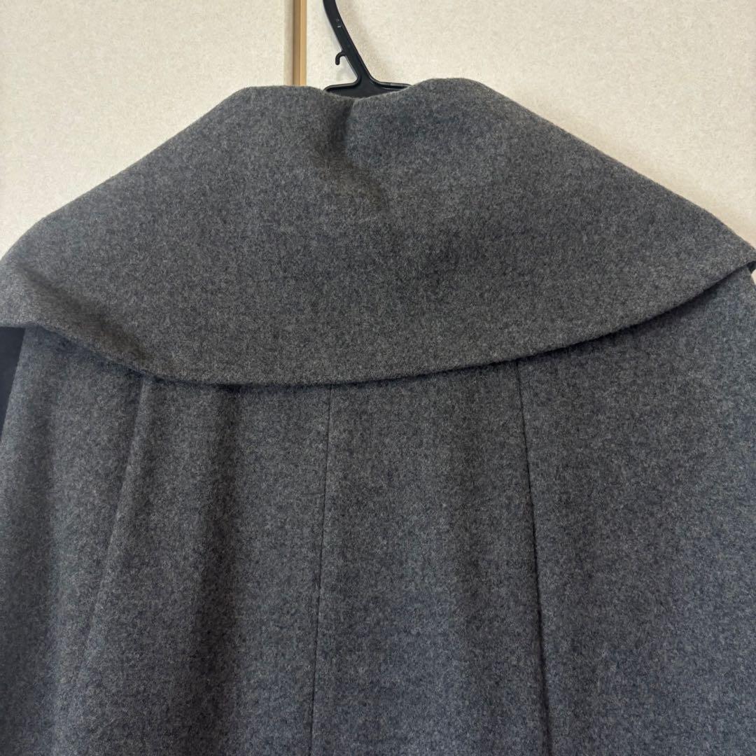 TO BE CHIC ポンチョ風ケープコート　グレー　毛100% ポンポン