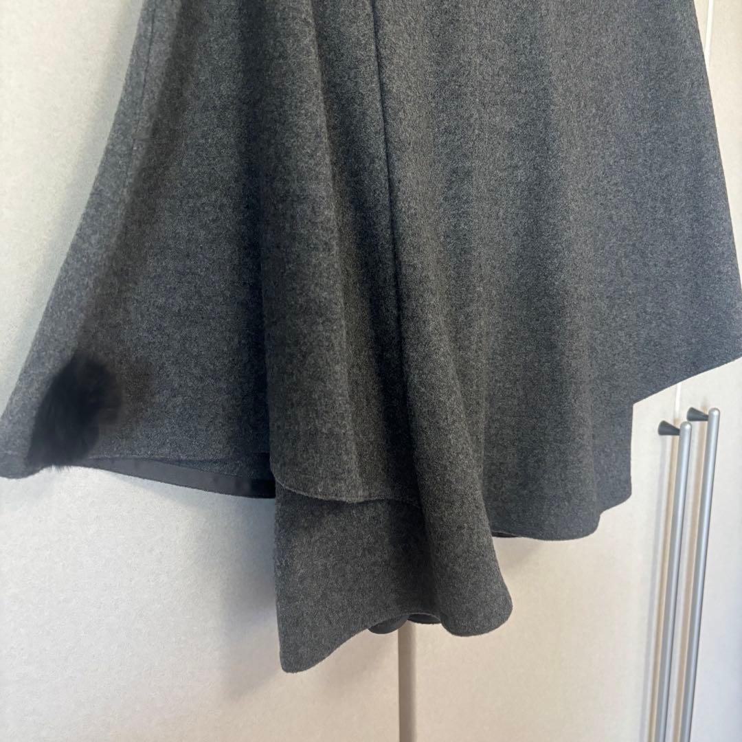 TO BE CHIC ポンチョ風ケープコート　グレー　毛100% ポンポン