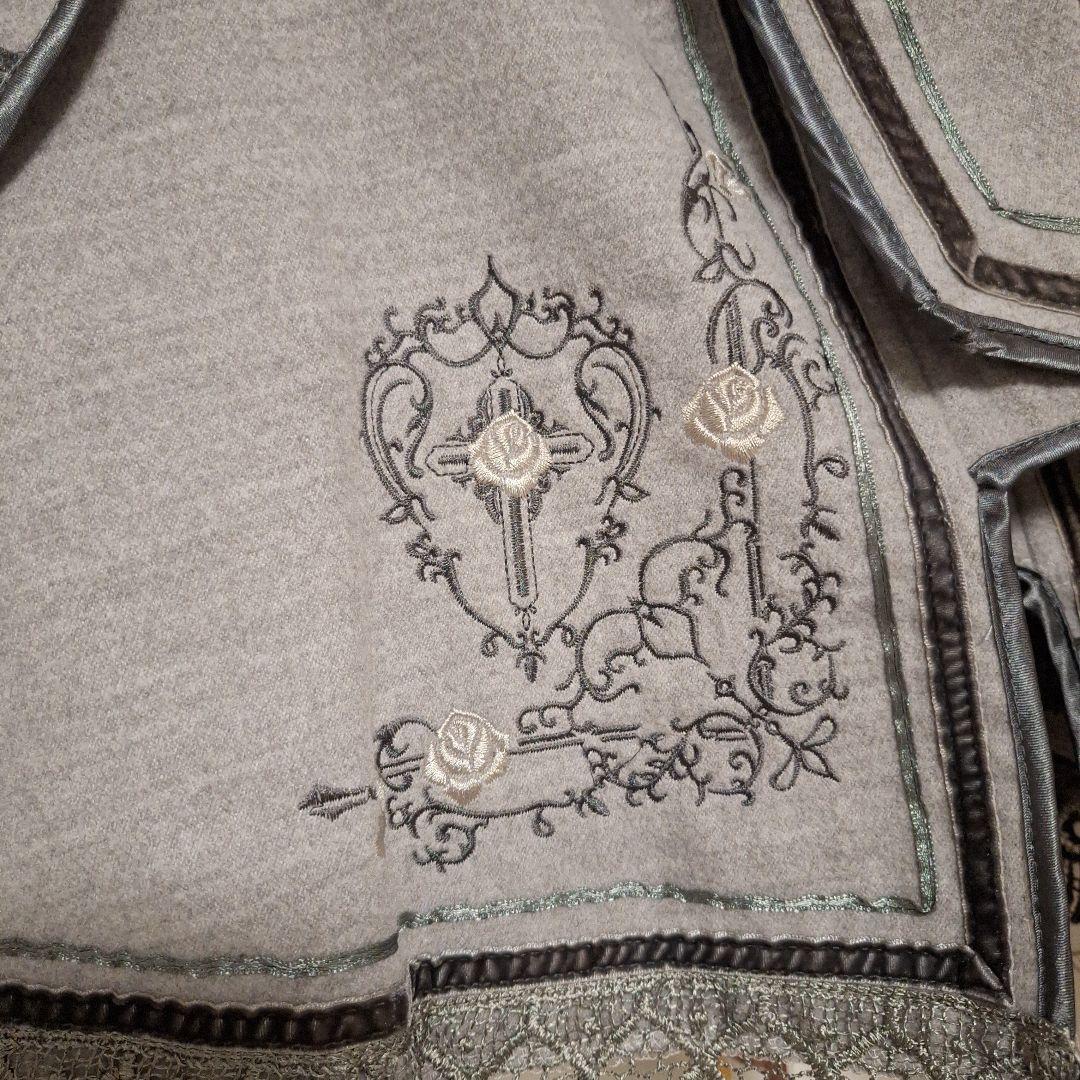 値下げOZZONESTE薔薇刺繍ケープ(グレー)