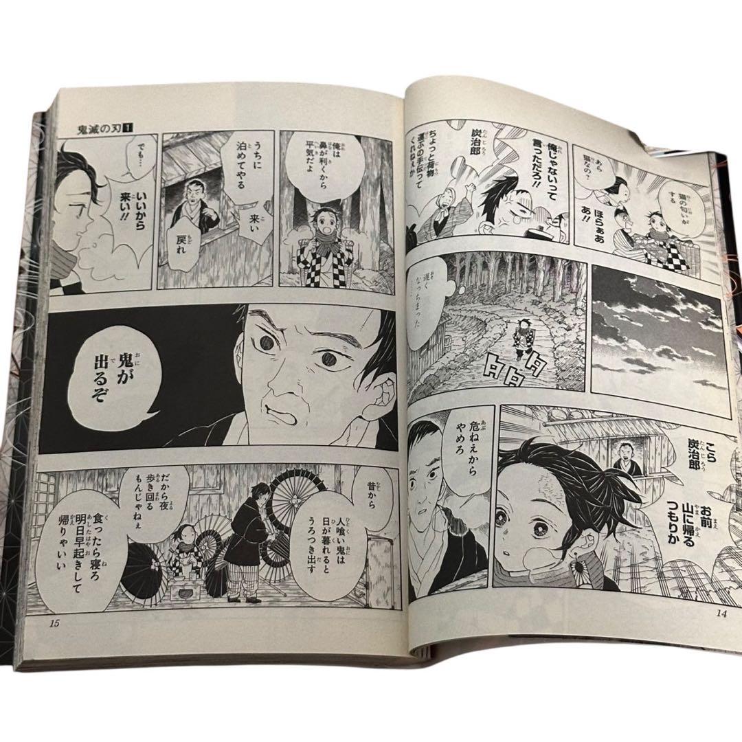 あ 鬼滅の刃 全巻セット（1〜23巻）22巻同梱版 缶バッジセット付き