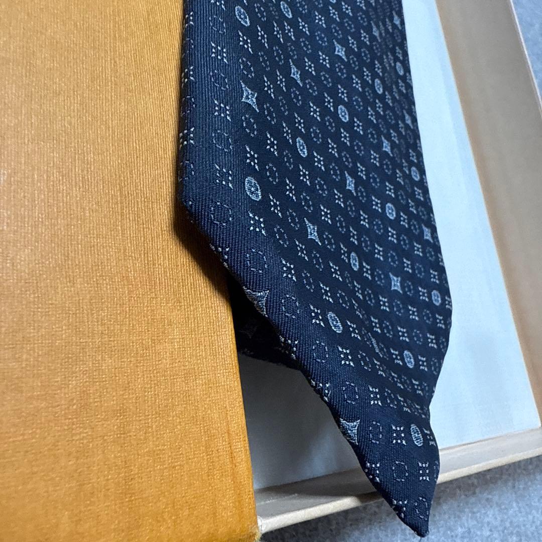 LV ルイ・ヴィトン　ネクタイ　紺　モノグラム　シルクジャガード